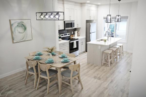 Exquisite Oasis With 3 King Beds,Airport,Disney